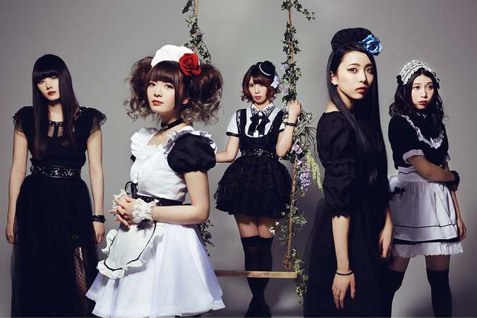 BAND-MAID ist eine japanische Girl-Rock-Band bestehend aus fünf Mitgliedern. Nach ihrem Debüt 2013 in Japan und der Veröffentlichung der ersten Alben