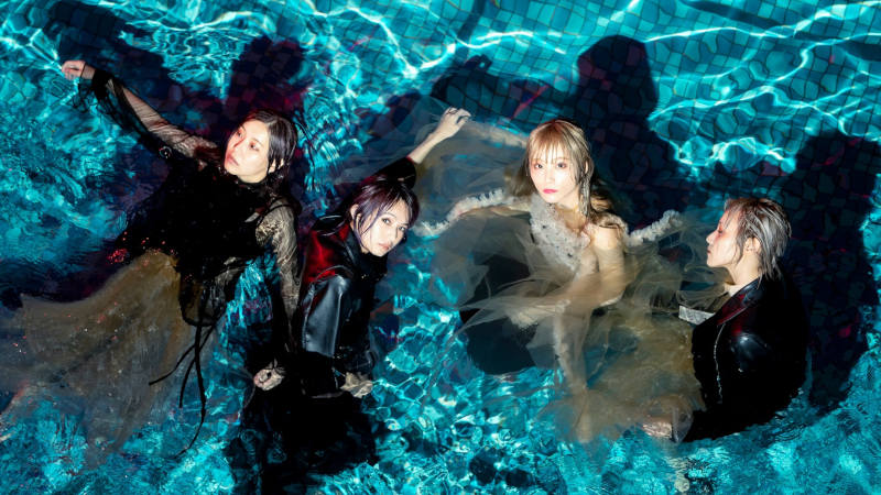 SCANDAL (bekannt mit Songs der Anime-Serien ''Fullmetal Alchemist: Brotherhood'', ''Bleach'') haben ihr neues Album ''Kiss from the darkness'') veröffentlicht >> OTAJI | #JRock #Japan #SCANDAL #JPURecords #Release #Anime #CD #charts