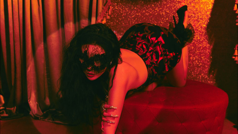 Sunmi (''Gashina'', ''pporappippam'') ist zurück mit ihrer brandneuen Single ''TAIL'' im gewohnten Stil. Jetzt das faszinierende Musikvideo ansehen >> OTAJI | #KPop #News #Sunmi #선미 #Release #Comeback #Single #TAIL #AbyssCompany #MV